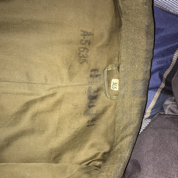 excellent condition. no tears no nothing just been hung up. - Picture 2 of 3